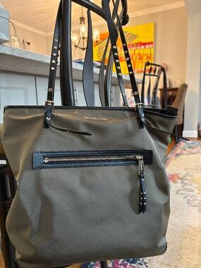Michael Kors Bucket Bag - Green